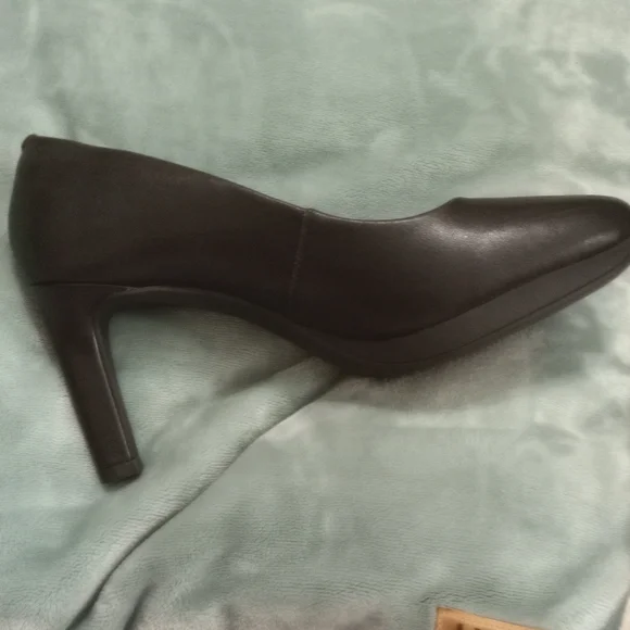 Clarks Collections Women's Black Leather High Heels Soft Cushion - Picture 10 of 11